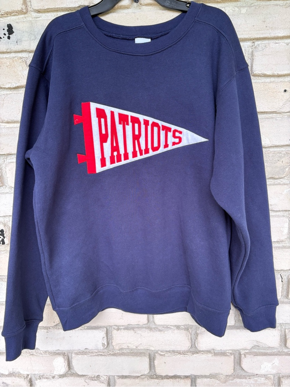 Patriots Navy Crewneck Sweatshirt - Team Pennant Design. Size S